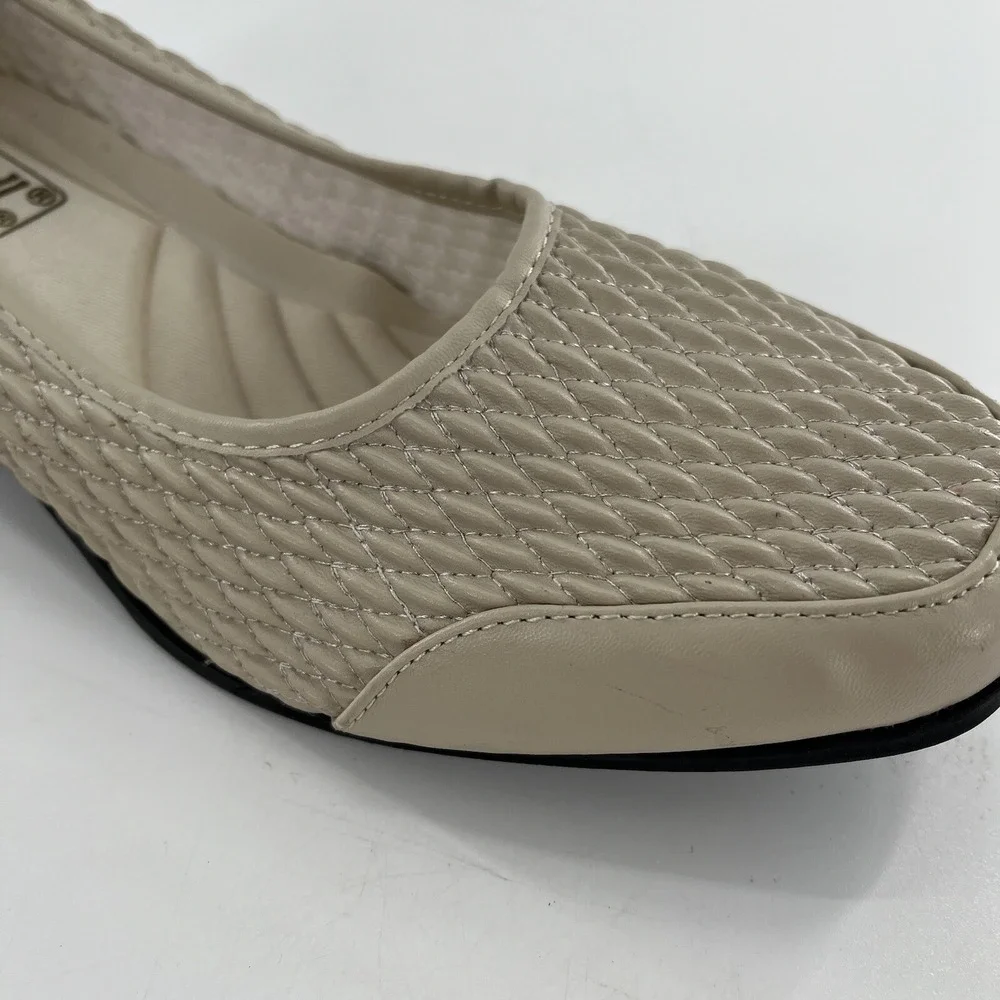 Comfort Well‎ Beacon Stretch N Form Slip On Shoes 8.5M Nude Beige Low Heel Pump